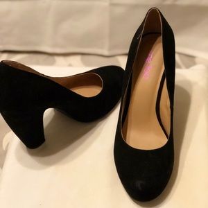 BLACK “Me Too” HEELS